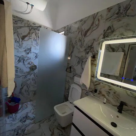 Klajdi Appartement Vlorë